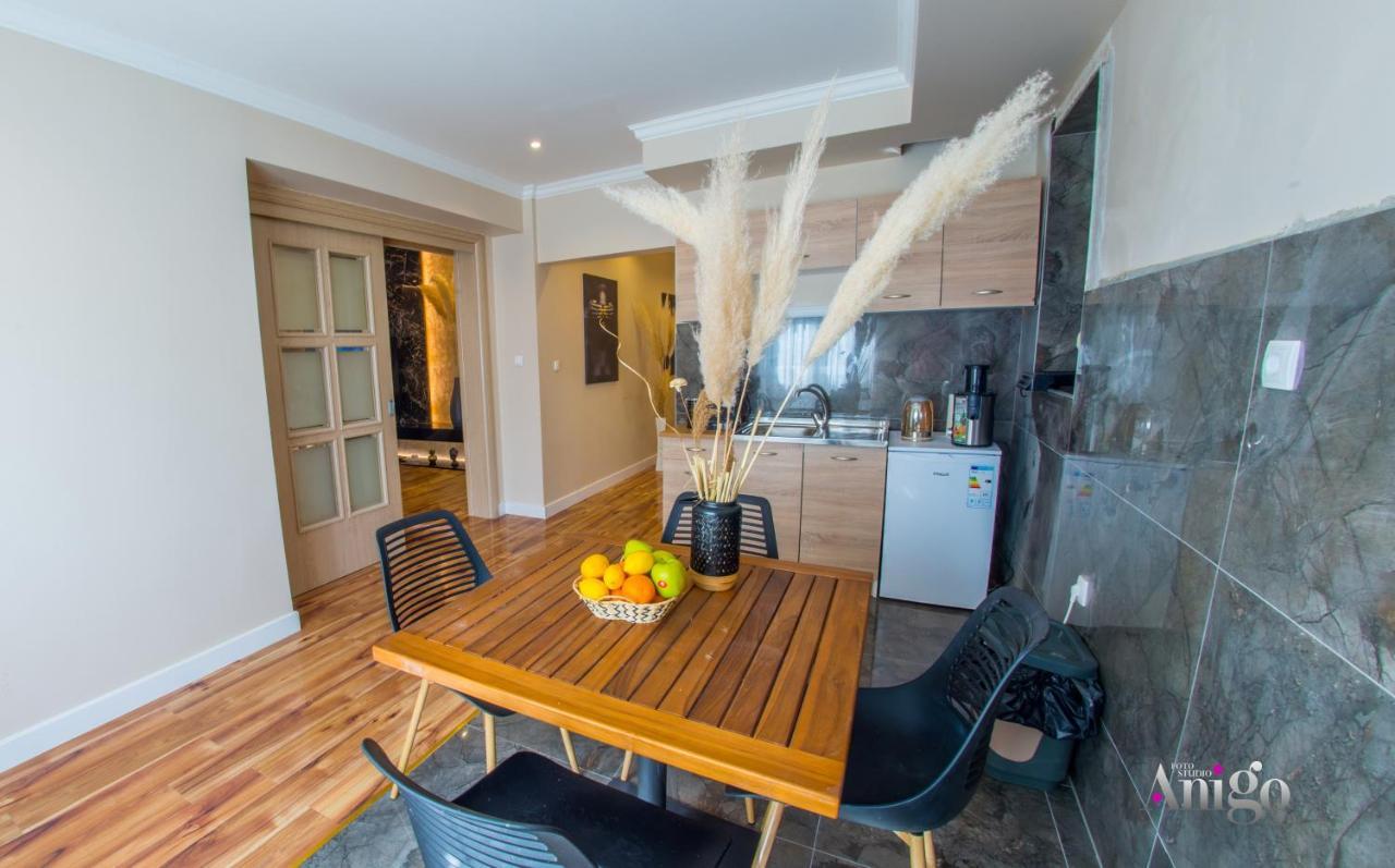 Luxury Apartment Black And Gold Mostar Luaran gambar